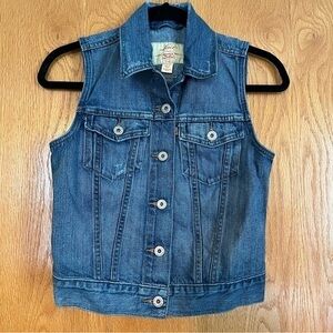 Levi’s size XS blue denim jean vest